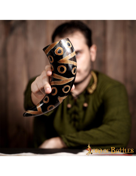 Chifre Viking decorado pronto para...