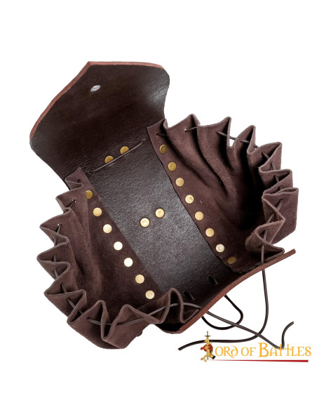 Em uma bolsa de cintura medieval...