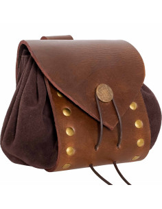 Em uma bolsa de cintura medieval Odyssey, detalhes em latão