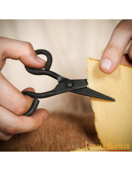 Tesoura medieval funcional em ferro...