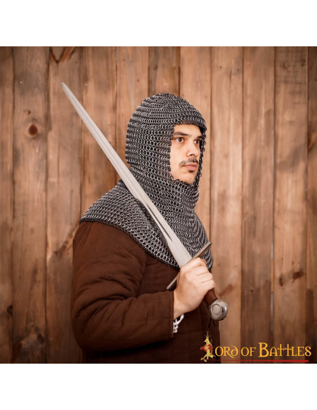 Touca medieval com anéis de alumínio