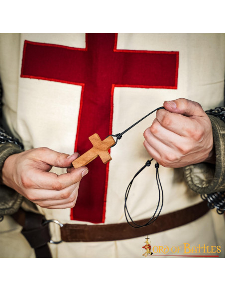 Pingente de cruz cristã de madeira