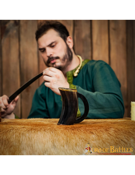 Caneca Viking em couro de boi e...