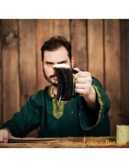 Caneca Viking em couro de boi e...