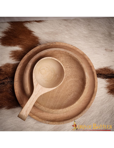 Colher de madeira medieval, feita à mão