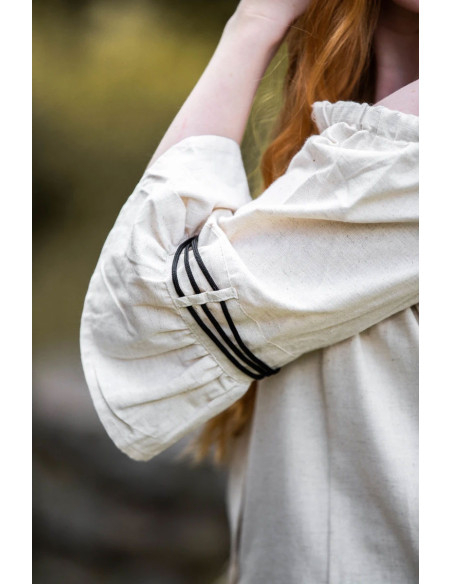 Blusa creme medieval com bordados