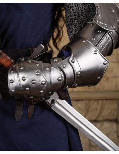 Manoplas medievais modelo Balthasar, acabamento polido 2
