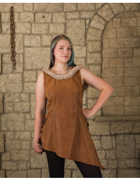 Vestido medieval com capuz modelo...