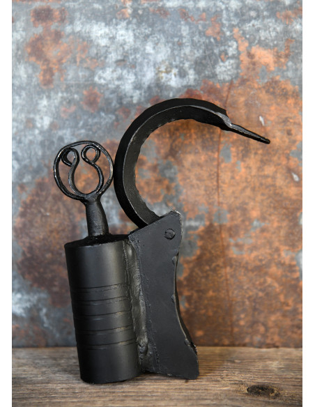 Cadeado medieval em ferro forjado...