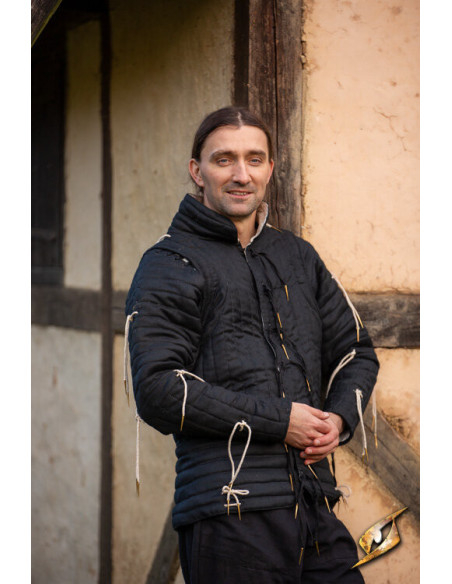 Gambeson de cavaleiro medieval em preto