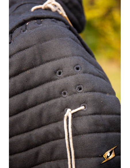 Gambeson de cavaleiro medieval em preto