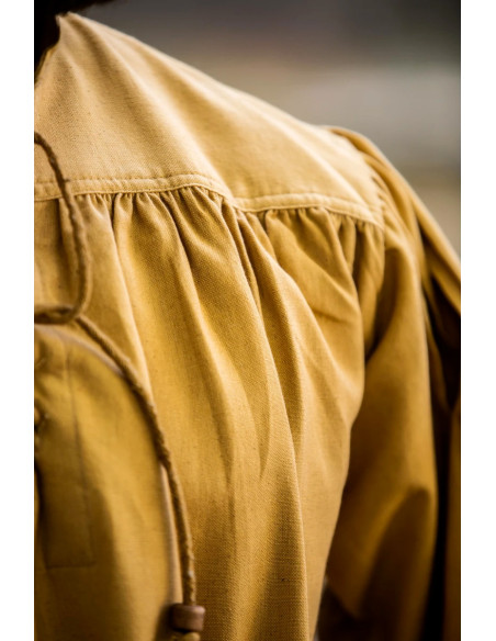 Camisa medieval com atacadores gola...