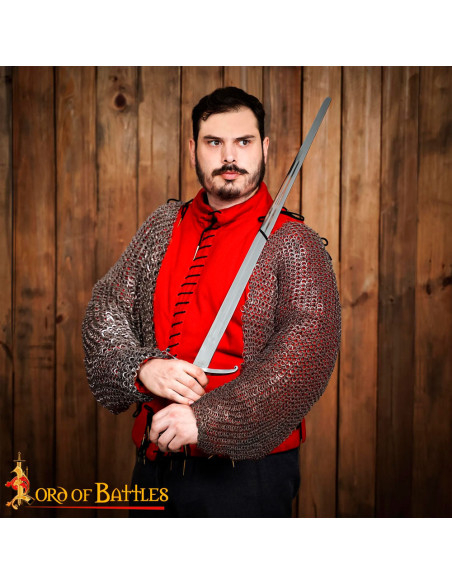 Ombros e mangas em malha com anéis...