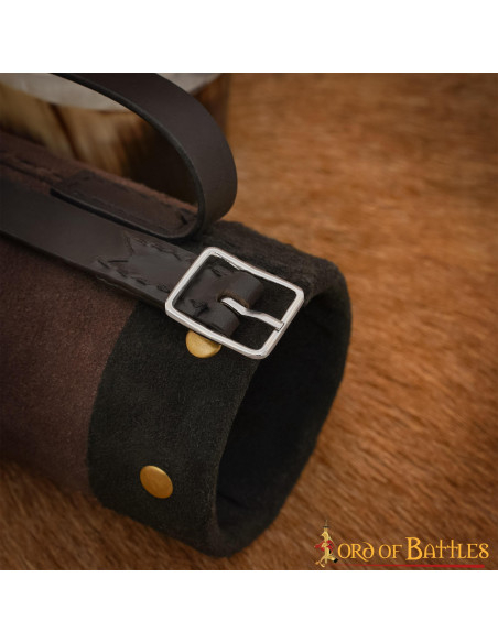 Fivela de aço medieval para tiras...