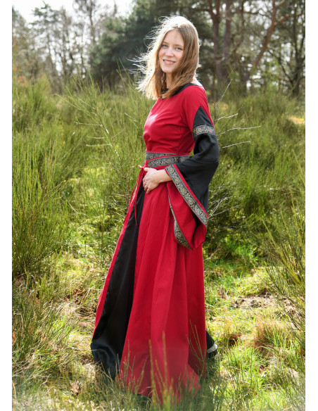 Vestido medieval da nobre modelo...