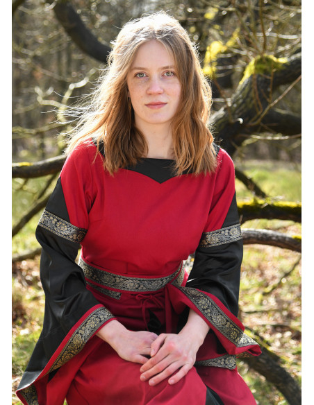 Vestido medieval da nobre modelo...