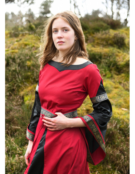 Vestido medieval da nobre modelo...