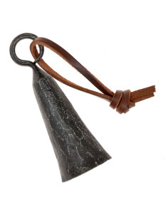 Sino medieval forjado em ferro, século X (13x4,5 cm.)