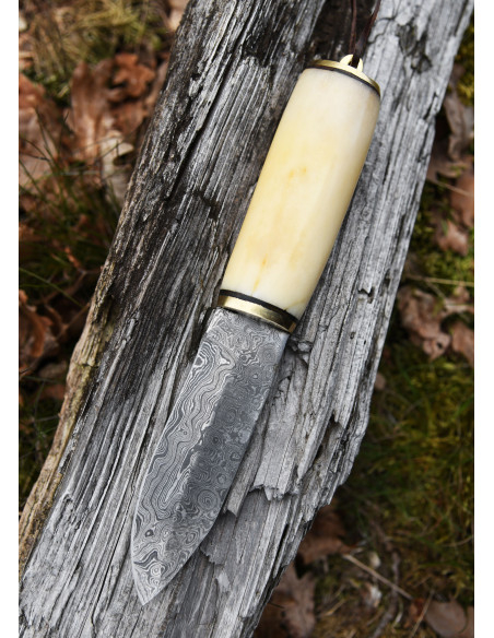 Faca com cabo de osso, lâmina de...