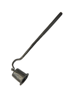 Apagador de velas medieval em ferro forjado