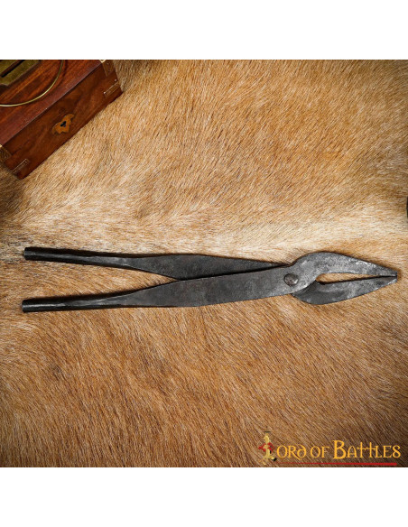 Alicate medieval de ferro forjado