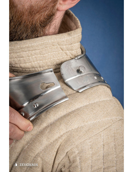 Gorge pontiagudo medieval em aço polido