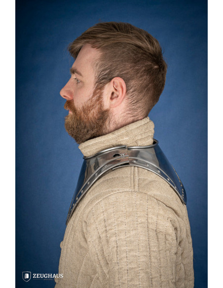 Gorge pontiagudo medieval em aço polido