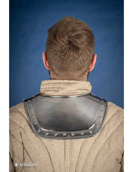 Gorge pontiagudo medieval em aço polido