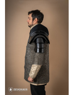 Ombreiras medievais com quebra-espadas, acabamento escuro 2