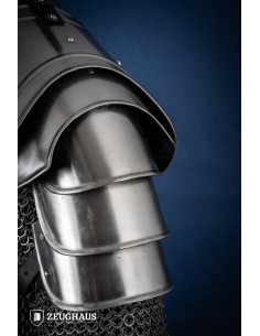 Par de ombreiras de guerreiro medieval, acabamento polido 2