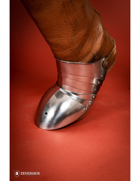 Escarpas medievais segmentadas em aço...