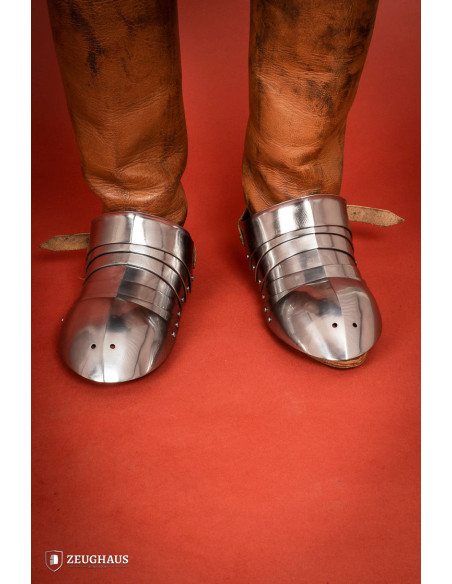 Escarpas medievais segmentadas em aço...