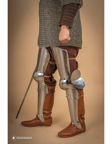 Pernas para armadura medieval em aço...