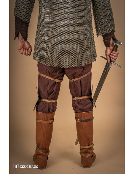 Pernas para armadura medieval em aço...