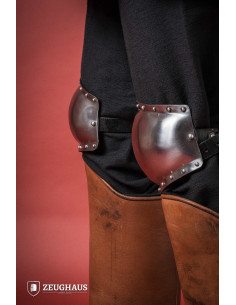 Joelheiras medievais em aço polido, século XIV 2