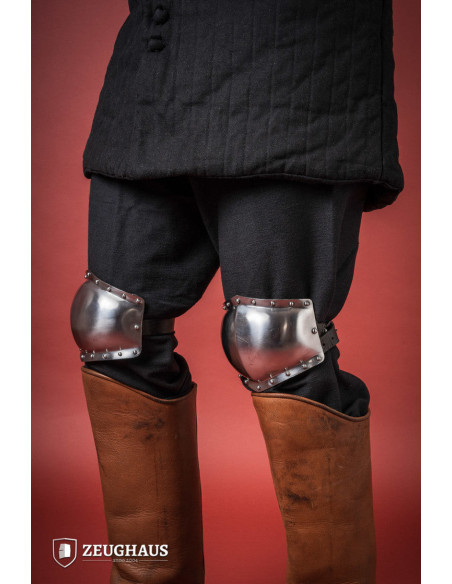 Joelheiras medievais em aço polido,...