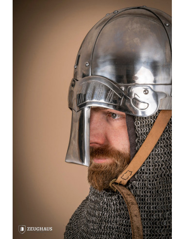 Capacete Viking Spangenhelm em aço polido