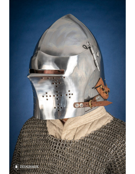 Bacia medieval em aço com trava de...