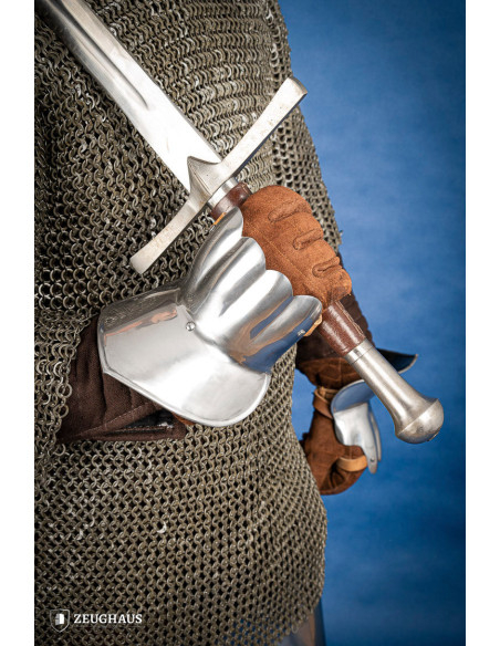 Manoplas medievais em aço polido...