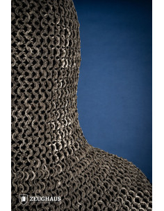 A cota de malha do executor toca em aço inoxidável. (9mm) 2