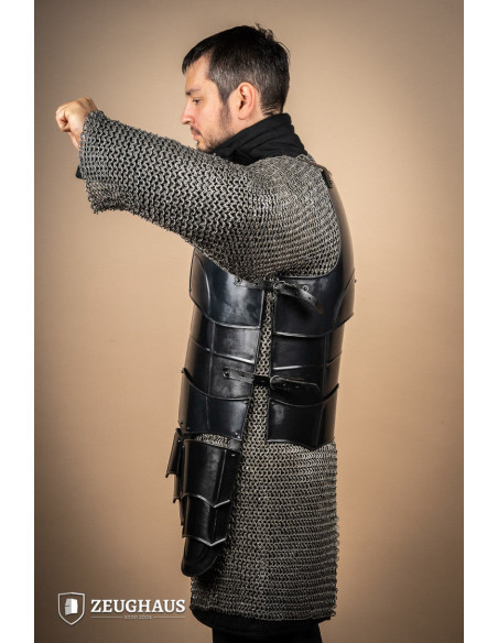 Peitoral medieval em aço macio polido...