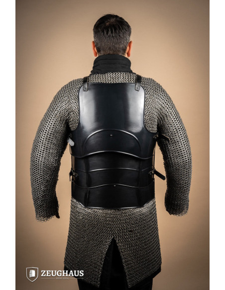 Peitoral medieval em aço macio polido...