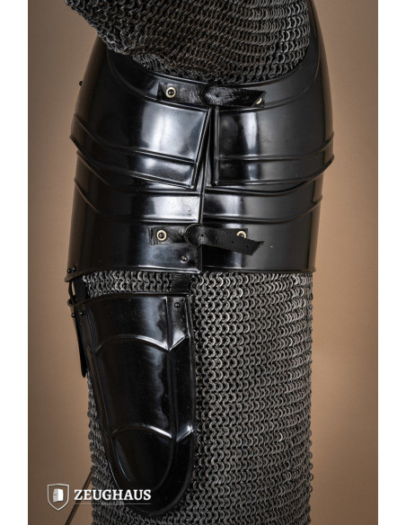 Couraça de guerreiro medieval com...