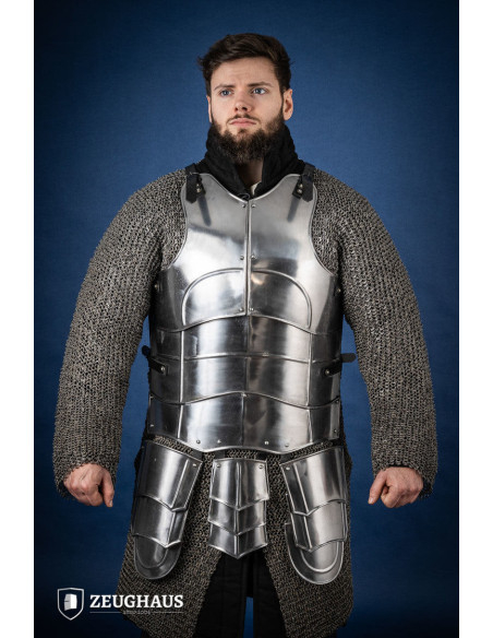 Couraça medieval com alças, modelo...