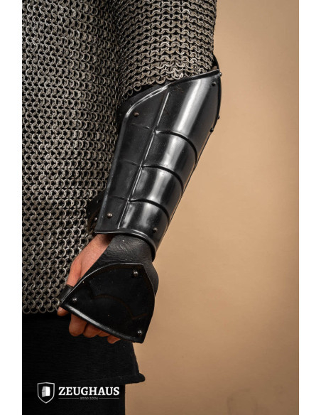 Pulseiras medievais em aço polido...