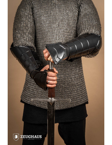 Pulseiras medievais em aço polido...