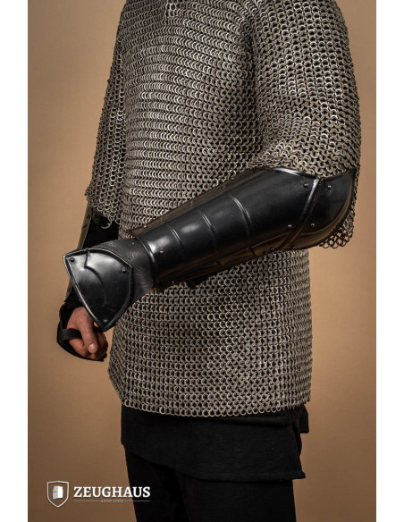 Pulseiras medievais em aço polido...