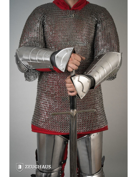 Pulseiras medievais em aço polido...