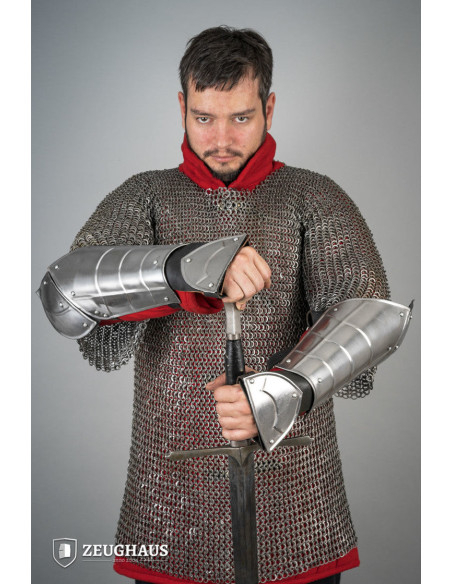 Pulseiras medievais em aço polido...