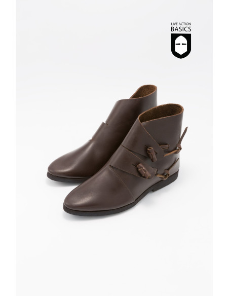 Sapatos medievais com fecho lateral...